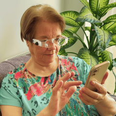 Büyüteçli Okuma Gözlüğü